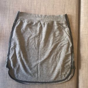 Knit grey miniskirt with faux leather accents